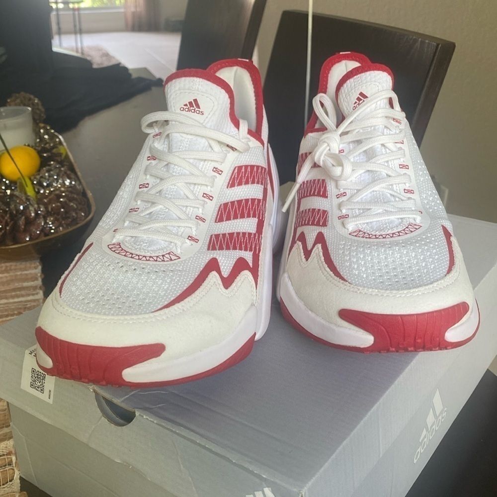 NWOT Adidas red/white sneaker size 11. Never worn .